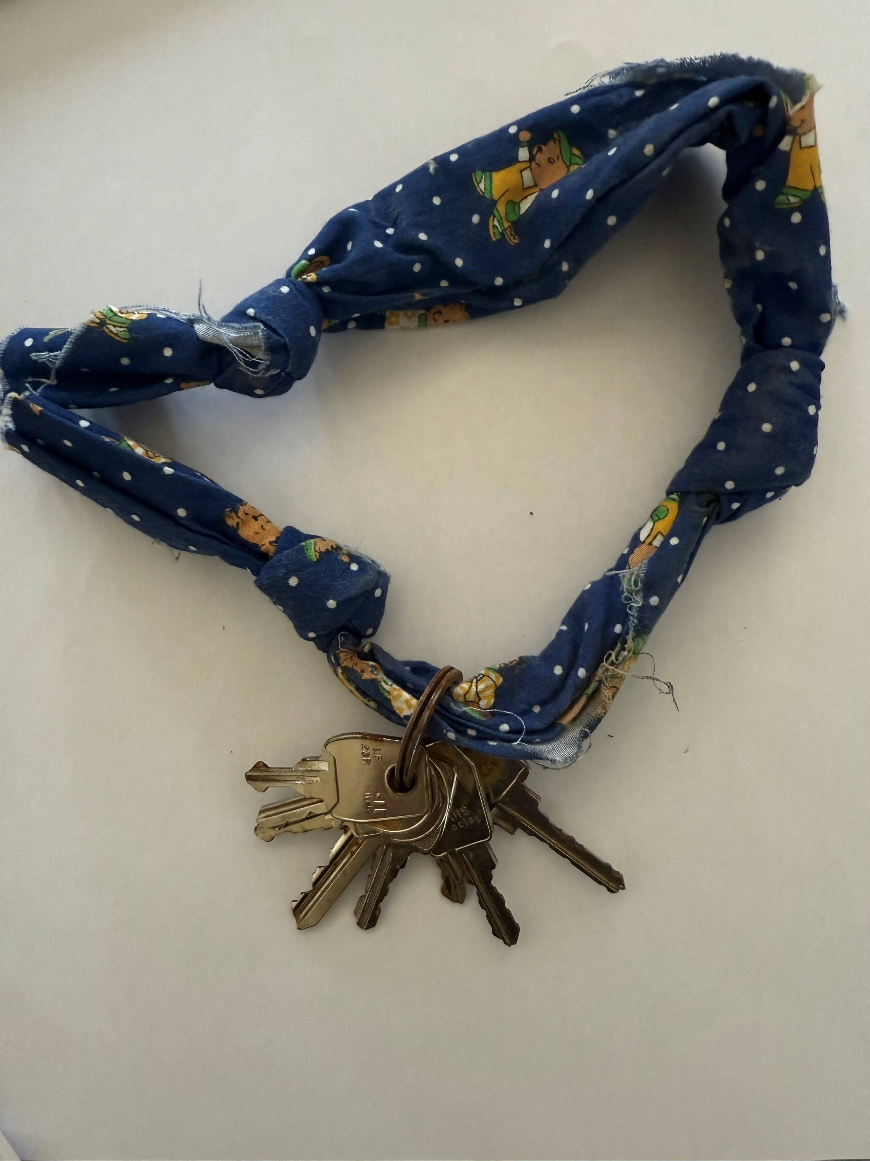 8 clefs + porte clef en tissu