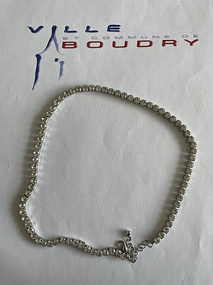 Collier en métal gris